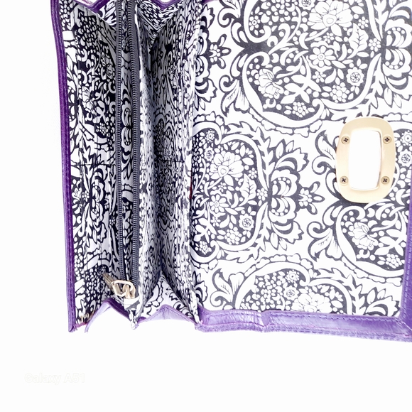 Large Purple leather wallet with gold clasp - Picture 7 of 7